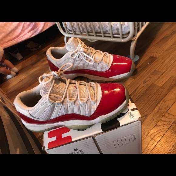 Jordan’s 11 low tops - Picture 3 of 4